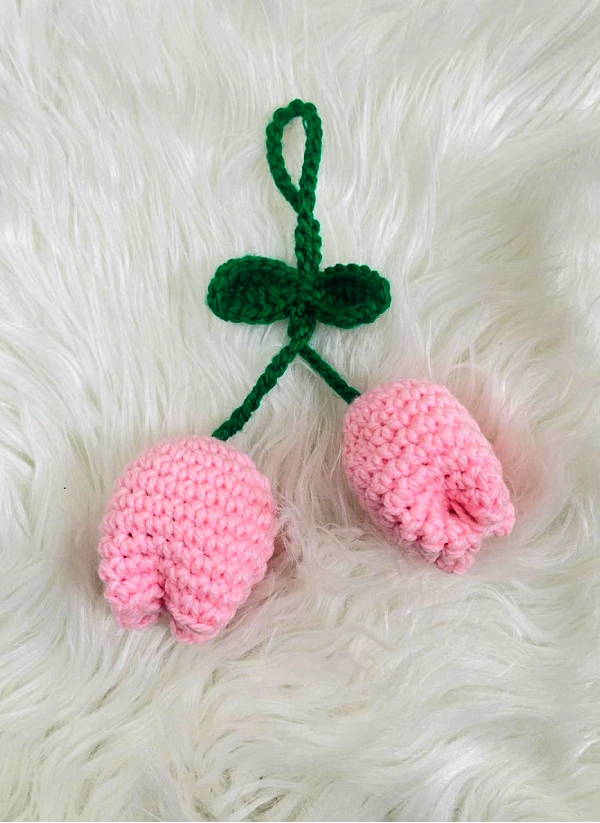 Crochet Tulip Keychain – Handmade Floral Key & Bag Charm - Image 3